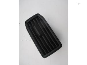 Gebruikte Luchtrooster Dashboard Volkswagen Caddy Prijs € 24,20 Inclusief btw aangeboden door Autohandel P. Caron & Zoon B.V.