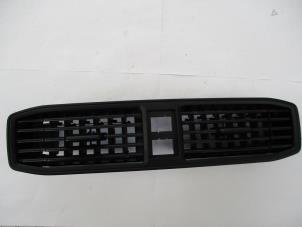 Gebruikte Luchtrooster Dashboard Volkswagen Caddy Prijs € 48,40 Inclusief btw aangeboden door Autohandel P. Caron & Zoon B.V.