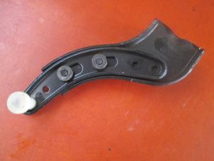 Gebruikte Schuifdeurrol links Volkswagen Caddy Prijs € 12,10 Inclusief btw aangeboden door Autohandel P. Caron & Zoon B.V.