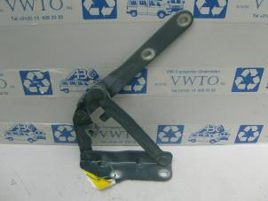 Gebruikte Motorkap Scharnier Volkswagen Transporter Prijs € 18,15 Inclusief btw aangeboden door Autohandel P. Caron & Zoon B.V.