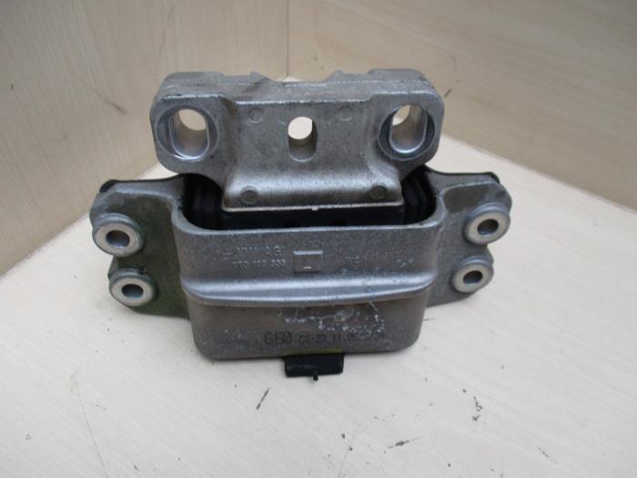 Gebruikte Versnellingsbak Steun Volkswagen Caddy Prijs € 36,30 Inclusief btw aangeboden door Autohandel P. Caron & Zoon B.V.