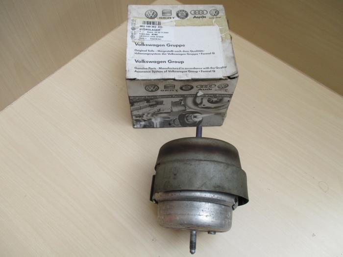 Nieuwe Motorrubber Audi A4 Prijs € 121,00 Inclusief btw aangeboden door Autohandel P. Caron & Zoon B.V.
