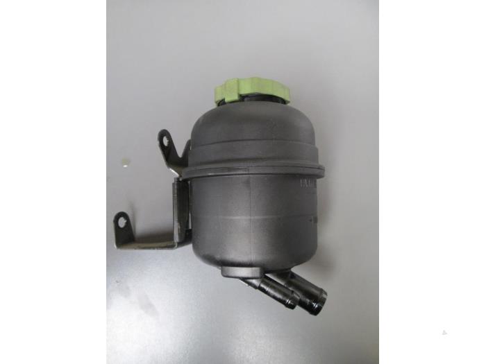 Gebruikte Servo Oliereservoir Volkswagen Crafter Prijs € 18,15 Inclusief btw aangeboden door Autohandel P. Caron & Zoon B.V.