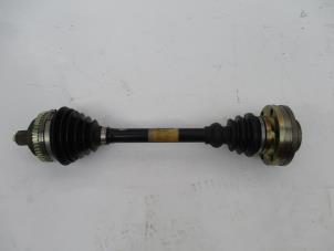 Nieuwe Steekas links-voor Volkswagen Transporter Prijs € 199,65 Inclusief btw aangeboden door Autohandel P. Caron & Zoon B.V.