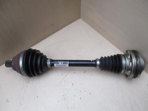 Gebruikte Homokineetas links-voor Volkswagen Caddy III (2KA,2KH,2CA,2CH) 1.2 TSI Prijs € 151,25 Inclusief btw aangeboden door Autohandel P. Caron & Zoon B.V.