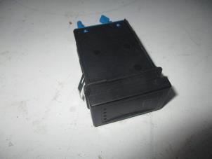 Gebruikte Schakelaar Achteruitverwarming Volkswagen Transporter Prijs € 18,15 Inclusief btw aangeboden door Autohandel P. Caron & Zoon B.V.