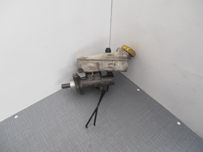 Gebruikte Hoofdremcilinder Volkswagen Transporter Prijs € 60,50 Inclusief btw aangeboden door Autohandel P. Caron & Zoon B.V.