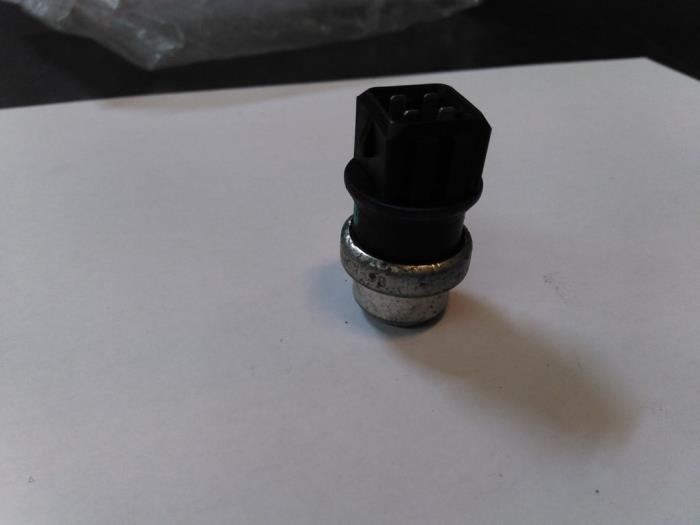 Gebruikte Motor Temperatuursensor Volkswagen Transporter T4 1.9 TD Prijs € 21,18 Inclusief btw aangeboden door Autohandel P. Caron & Zoon B.V.