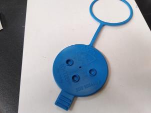 Nieuwe Ruitensproeier tank dop Volkswagen LT II 2.5 TDi Prijs € 3,93 Inclusief btw aangeboden door Autohandel P. Caron & Zoon B.V.