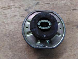 Nieuwe Motorsteun Volkswagen Transporter T4 1.9 TD Prijs € 23,60 Inclusief btw aangeboden door Autohandel P. Caron & Zoon B.V.