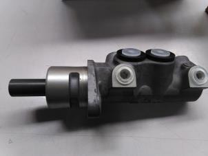 Nieuwe Hoofdremcilinder Volkswagen Transporter T4 1.9 TD Prijs € 151,25 Inclusief btw aangeboden door Autohandel P. Caron & Zoon B.V.