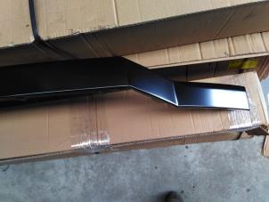 Nieuwe Grille Lijst Volkswagen Crafter 2.0 BiTDI Prijs € 126,45 Inclusief btw aangeboden door Autohandel P. Caron & Zoon B.V.