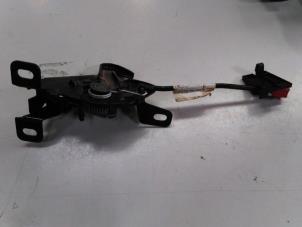 Nieuwe Motorkap Slotmechaniek Volkswagen Transporter T4 2.4 D Syncro Prijs € 51,43 Inclusief btw aangeboden door Autohandel P. Caron & Zoon B.V.