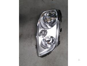 Nieuwe Rechter Koplamp Volkswagen Caddy Combi III (2KB,2KJ) 1.6 Prijs € 111,93 Inclusief btw aangeboden door Autohandel P. Caron & Zoon B.V.