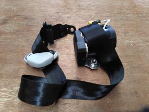 Gebruikte Veiligheidsgordel links-voor Volkswagen Transporter T6 Prijs € 163,35 Inclusief btw aangeboden door Autohandel P. Caron & Zoon B.V.