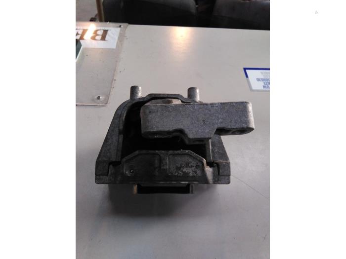 Gebruikte Motorrubber Volkswagen Caddy III (2KA,2KH,2CA,2CH) 1.6 TDI 16V Prijs € 60,50 Inclusief btw aangeboden door Autohandel P. Caron & Zoon B.V.