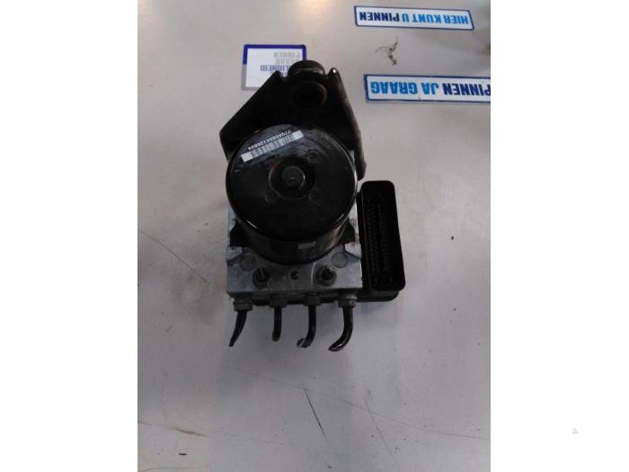 Gebruikte ABS Pomp Volkswagen Caddy III (2KA,2KH,2CA,2CH) 1.6 TDI 16V Prijs € 393,25 Inclusief btw aangeboden door Autohandel P. Caron & Zoon B.V.