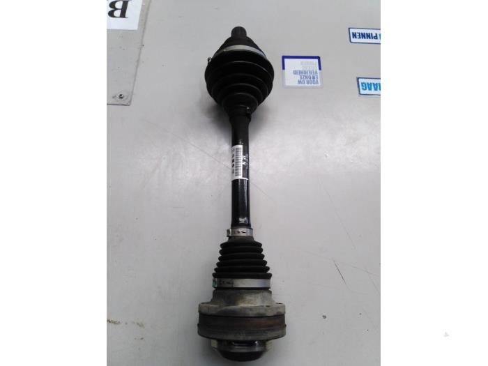 Gebruikte Aandrijfas links-voor Volkswagen Caddy III (2KA,2KH,2CA,2CH) 1.6 TDI 16V Prijs € 151,25 Inclusief btw aangeboden door Autohandel P. Caron & Zoon B.V.
