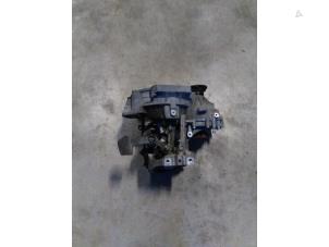 Gebruikte Versnellingsbak Volkswagen Caddy III (2KA,2KH,2CA,2CH) 1.6 TDI 16V Prijs € 665,50 Inclusief btw aangeboden door Autohandel P. Caron & Zoon B.V.