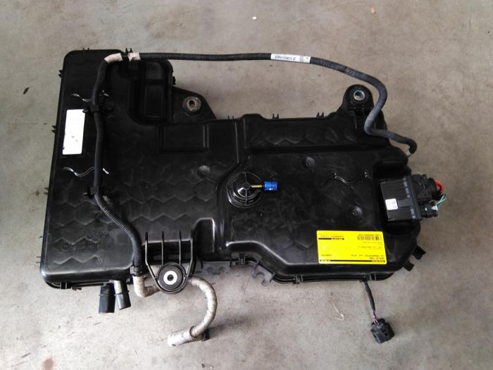 Gebruikte Tank adblue Volkswagen Transporter T6 2.0 TDI DRF Prijs € 514,25 Inclusief btw aangeboden door Autohandel P. Caron & Zoon B.V.