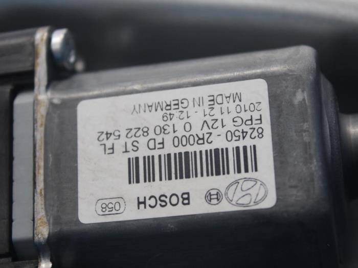 Ruitmechaniek 4Deurs links-voor van een Hyundai i30 Crosswagon (WWH) 1.6 CRDi 16V VGT HP 2011