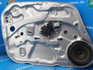 Gebruikte Ruitmechaniek 4Deurs links-voor Hyundai i30 Crosswagon (WWH) 1.6 CRDi 16V VGT HP Prijs € 63,00 Margeregeling aangeboden door Maresia Auto Recycling B.V.