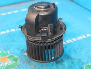 Gebruikte Kachel Ventilatiemotor Ford Transit 2.0 TDdi 16V Prijs € 47,25 Margeregeling aangeboden door Maresia Auto Recycling B.V.