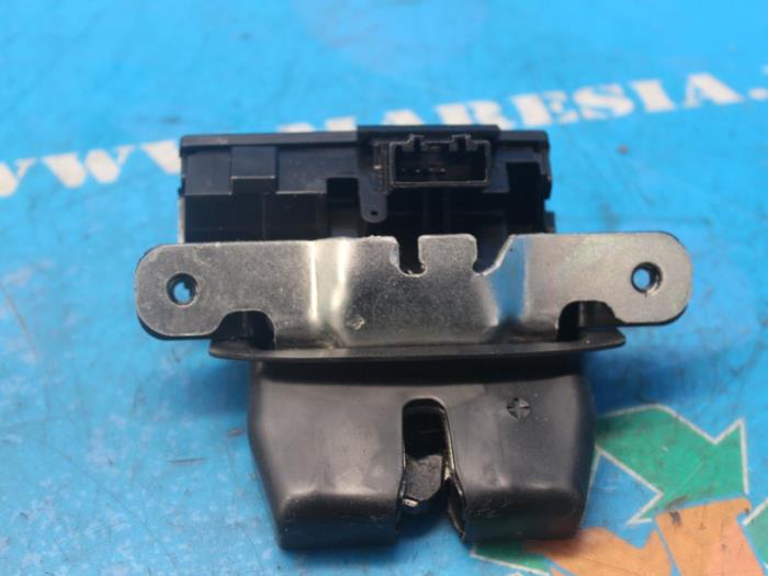 Tailgate lock mechanism Ford B-Max