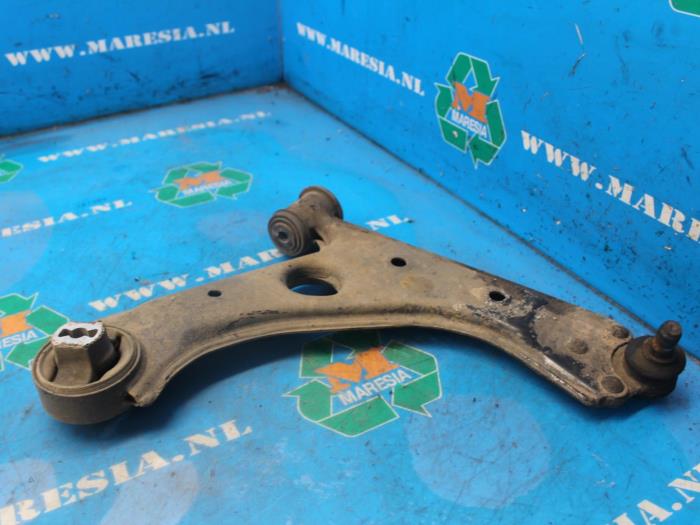Front lower wishbone, right Peugeot Bipper