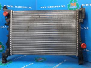 Gebruikte Radiateur Opel Corsa E Prijs € 52,50 Margeregeling aangeboden door Maresia Auto Recycling B.V.