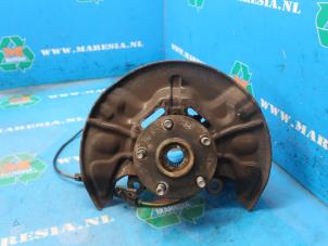 Gebruikte Fusee rechts-voor Toyota Avensis (T25/B1D) 1.8 16V VVT-i Prijs € 52,50 Margeregeling aangeboden door Maresia Auto Recycling B.V.