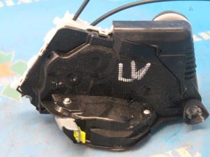 Gebruikte Deurslot Mechaniek 4Deurs links-voor Toyota Yaris III (P13) 1.5 16V Hybrid Prijs € 47,25 Margeregeling aangeboden door Maresia Auto Recycling B.V.