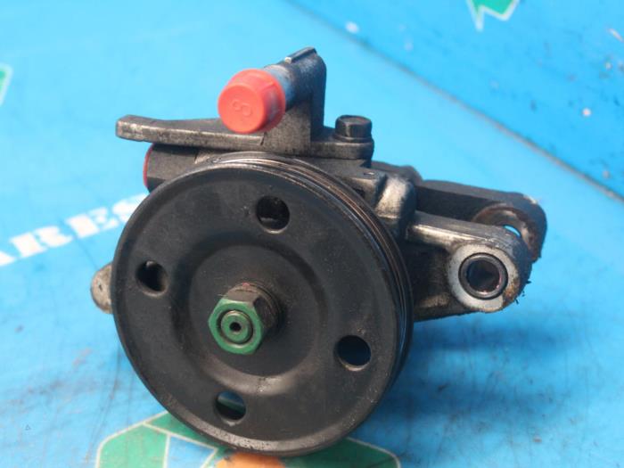 Gebruikte Pomp Servo Hyundai Coupe 2.0i 16V CVVT Prijs € 47,25 Margeregeling aangeboden door Maresia Auto Recycling B.V.