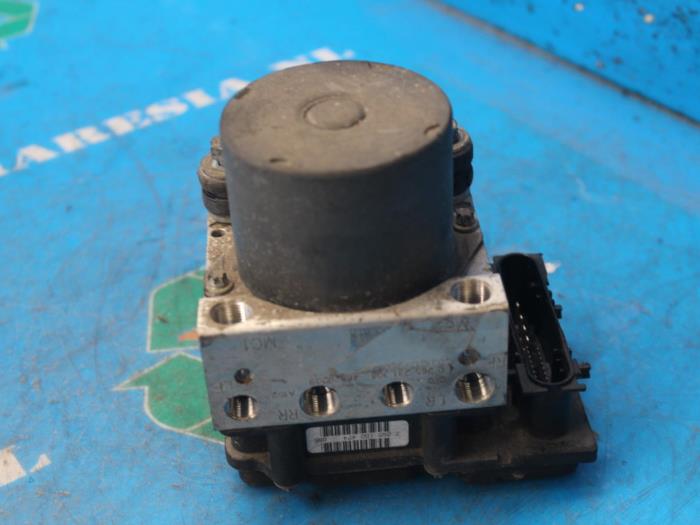 Gebruikte ABS Pomp Fiat Idea (350AX) 1.4 16V Prijs € 73,50 Margeregeling aangeboden door Maresia Auto Recycling B.V.