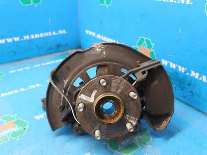 Knuckle, front left Toyota Corolla Verso
