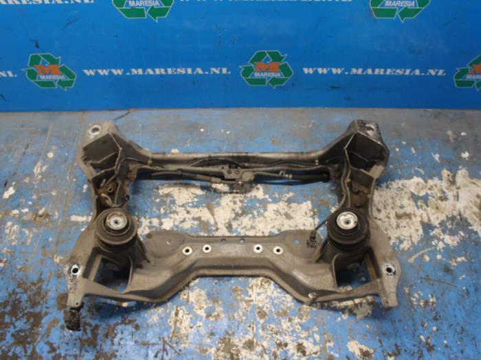 Gebruikte Subframe Mercedes C Sportcoupé (C203) 1.8 C-180K 16V Prijs € 131,25 Margeregeling aangeboden door Maresia Auto Recycling B.V.