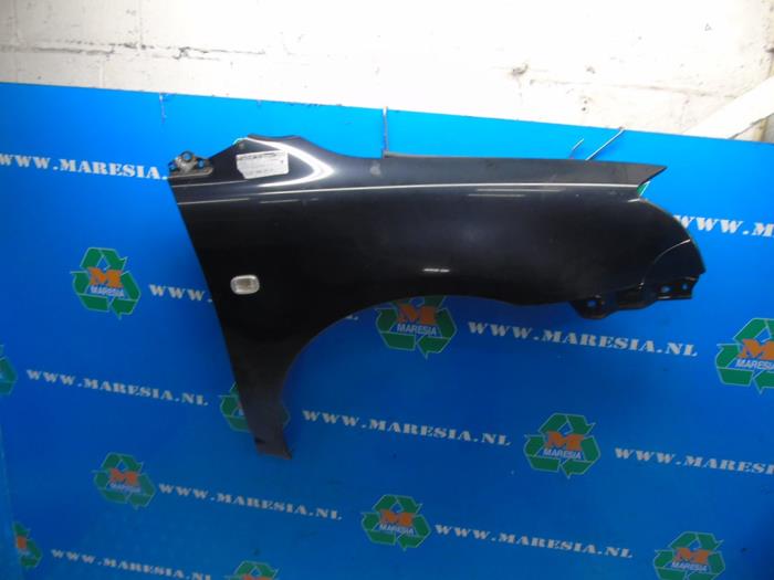 Front wing, right Toyota Avensis