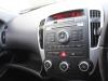 Radio CD Speler van een Kia Cee'd (EDB5), 2006 / 2012 1.6 CRDi 16V, Hatchback, 4Dr, Diesel, 1.582cc, 85kW (116pk), FWD, D4FB, 2006-12 / 2012-12 2010