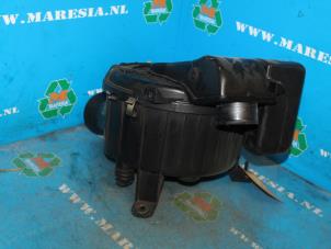 Gebruikte Luchtfilterhuis Toyota Land Cruiser 90 (J9) 3.0 TD Prijs € 57,75 Margeregeling aangeboden door Maresia Auto Recycling B.V.