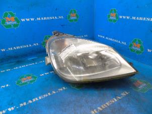 Gebruikte Koplamp rechts Mercedes Vaneo (W414) 1.7 CDI 16V Prijs € 52,50 Margeregeling aangeboden door Maresia Auto Recycling B.V.