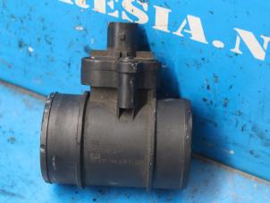 Gebruikte Luchthoeveelheidsmeter Opel Zafira (F75) 1.8 16V Prijs € 47,25 Margeregeling aangeboden door Maresia Auto Recycling B.V.