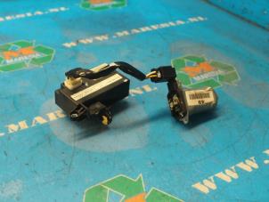 Gebruikte Stuurkolom module Lexus IS C (E2) 250 C 2.5 V6 24V Prijs € 105,00 Margeregeling aangeboden door Maresia Auto Recycling B.V.