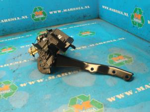 Gebruikte Scharnier cabriodak Lexus IS C (E2) 250 C 2.5 V6 24V Prijs € 315,00 Margeregeling aangeboden door Maresia Auto Recycling B.V.