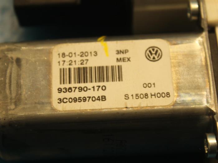 Raammotor Portier van een Volkswagen Jetta IV (162/16A) 1.4 TSI Hybrid 16V 2013