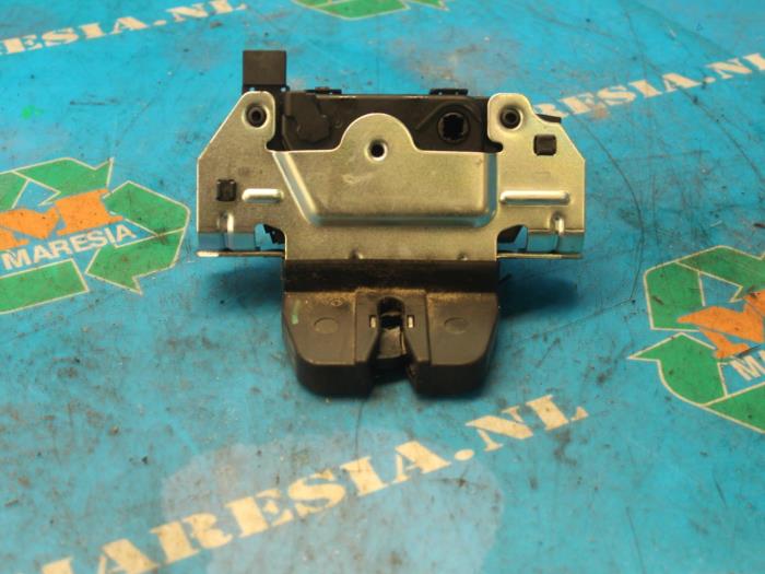 Tailgate lock mechanism Opel Zafira