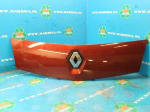 Gebruikte Grille Renault Kangoo/Grand Kangoo (KW) 1.6 16V Prijs € 52,50 Margeregeling aangeboden door Maresia Auto Recycling B.V.