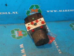 Gebruikte ABS Pomp Ford Mondeo III 2.0 16V Prijs € 36,75 Margeregeling aangeboden door Maresia Auto Recycling B.V.