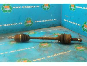 Gebruikte Steekas links-voor Kia Carens III (FG) 1.6i CVVT 16V Prijs € 78,75 Margeregeling aangeboden door Maresia Auto Recycling B.V.