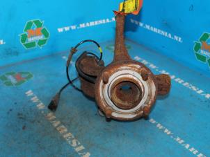 Gebruikte Fusee links-voor Ford Fiesta 5 (JD/JH) 1.4 TDCi Prijs € 26,25 Margeregeling aangeboden door Maresia Auto Recycling B.V.