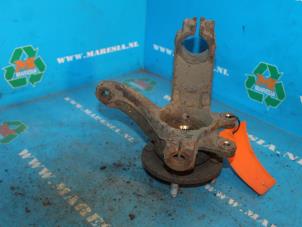 Gebruikte Fusee links-voor Ford Fiesta 5 (JD/JH) 1.4 TDCi Prijs € 26,25 Margeregeling aangeboden door Maresia Auto Recycling B.V.